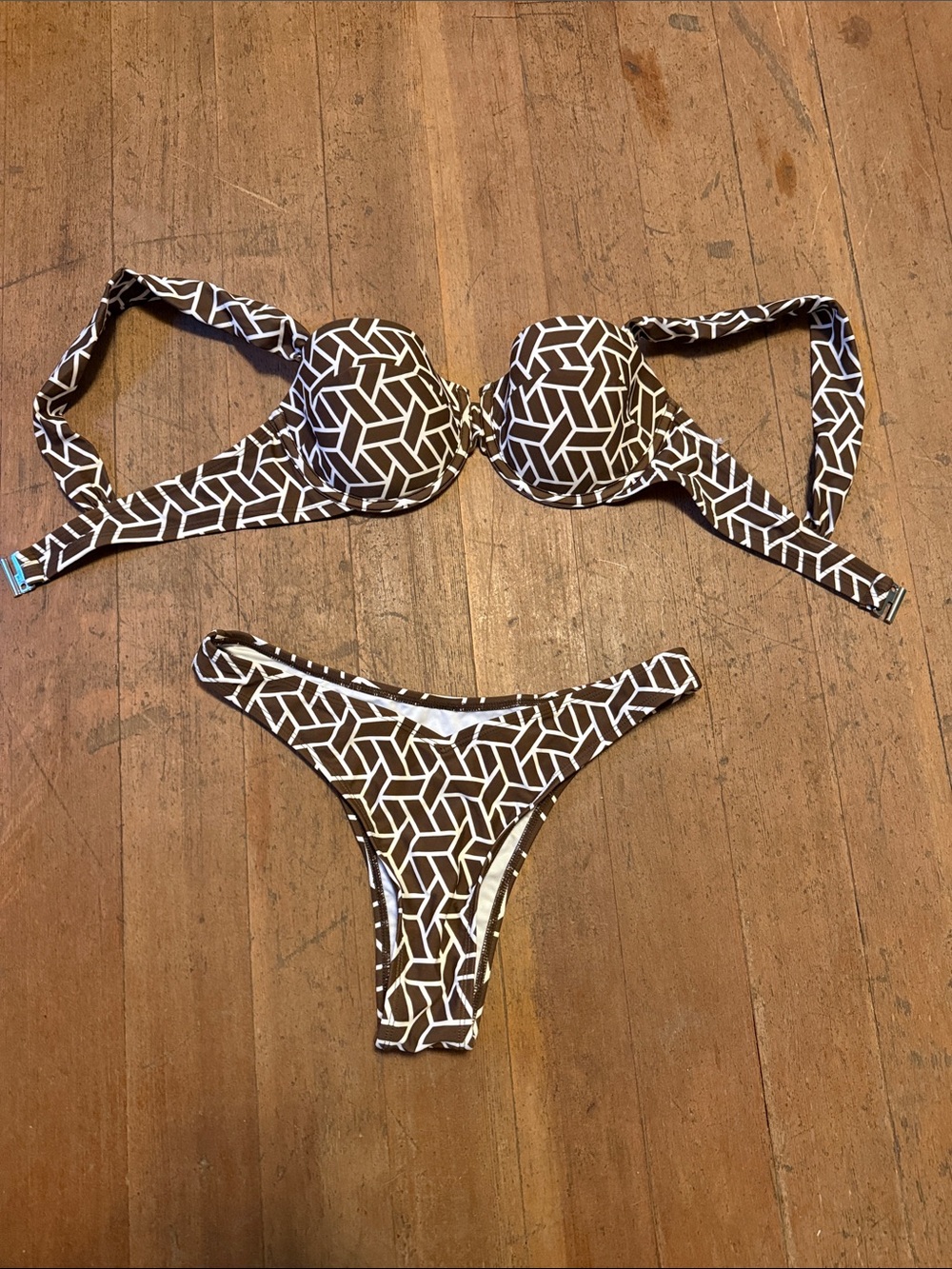 Cupshe Brown & White Geometric Print Bikini Set